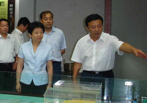 2009年8月6日，时任江苏省委常委、副省长黄莉新视察bob足球
。